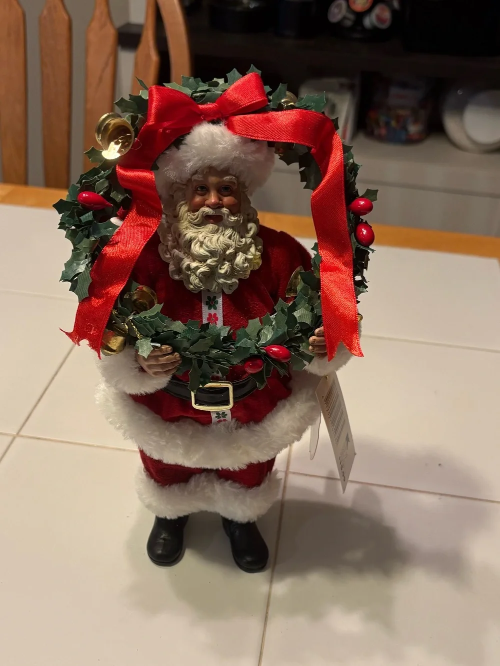 Festive Red Santa Figurine with Wreath - Holiday Home Décor